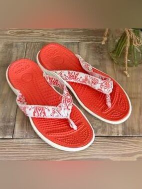 CROCS Capri V Orange White Floral Tropical Slip On Flip Flop Sandals-Women’s 9